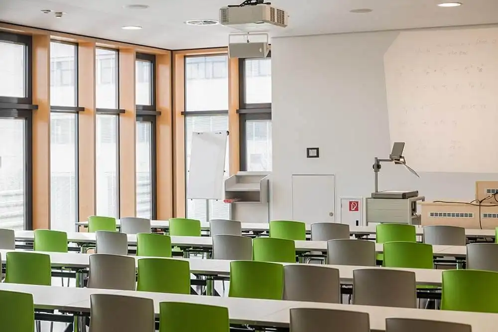 Office floor-to-ceiling windows with excellent light transmittance