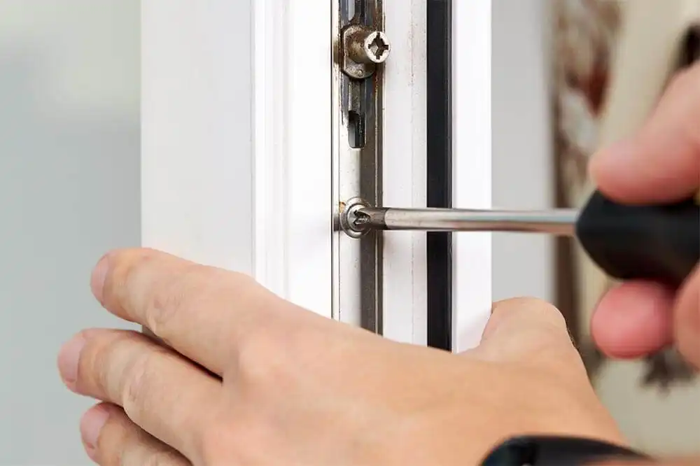 Simple window maintenance using a screwdriver
