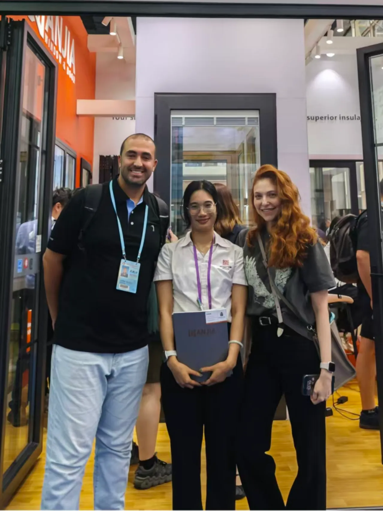 WANJIA Windows & Doors team connecting with international dealers at the Canton Fair booth.